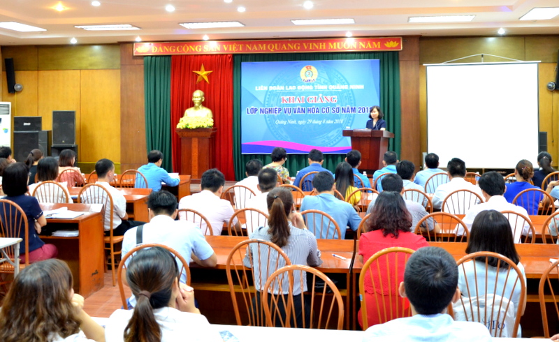 Quang cảnh lớp học đào tạo cho hơn 100 cán bộ công đoàn phụ trách văn hóa tại các cơ sở