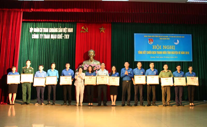 Các cá nhân có nhiều thành tích xuất sắc trong Chiến