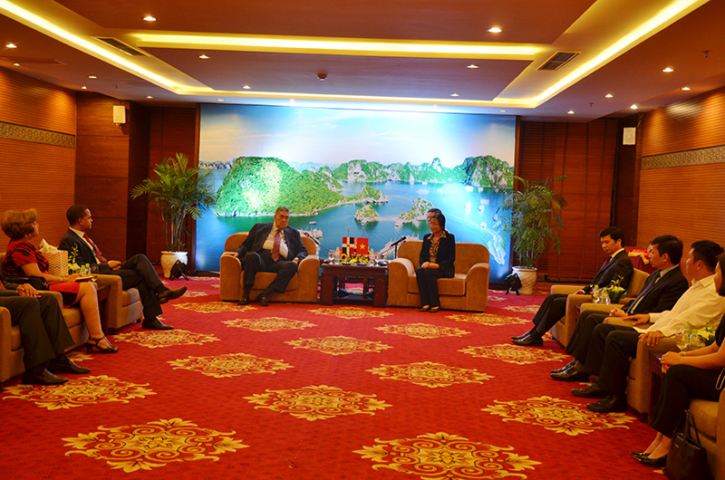 Quang cảnh buổi tiếp