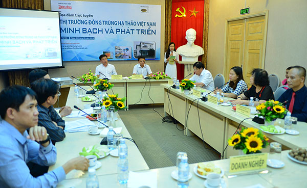Các chuyên gia thảo luận tại toạ đàm.