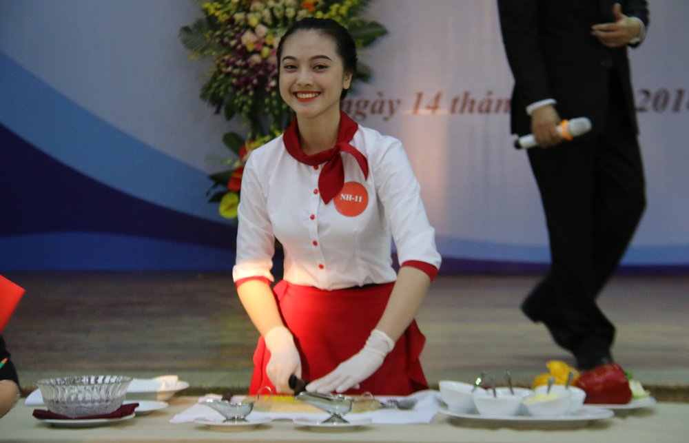 Lê Thị Hiên, sinh viên Trường Đại học Hạ Long là một trong 52 thí sinh tham dự Kỳ thi tay nghề ASEAN lần thứ XII