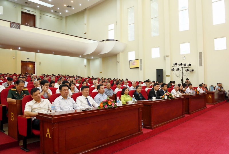 Đại diện lãnh đạo các ban, sở, ngành của tỉnh dự lễ kỷ niệm.