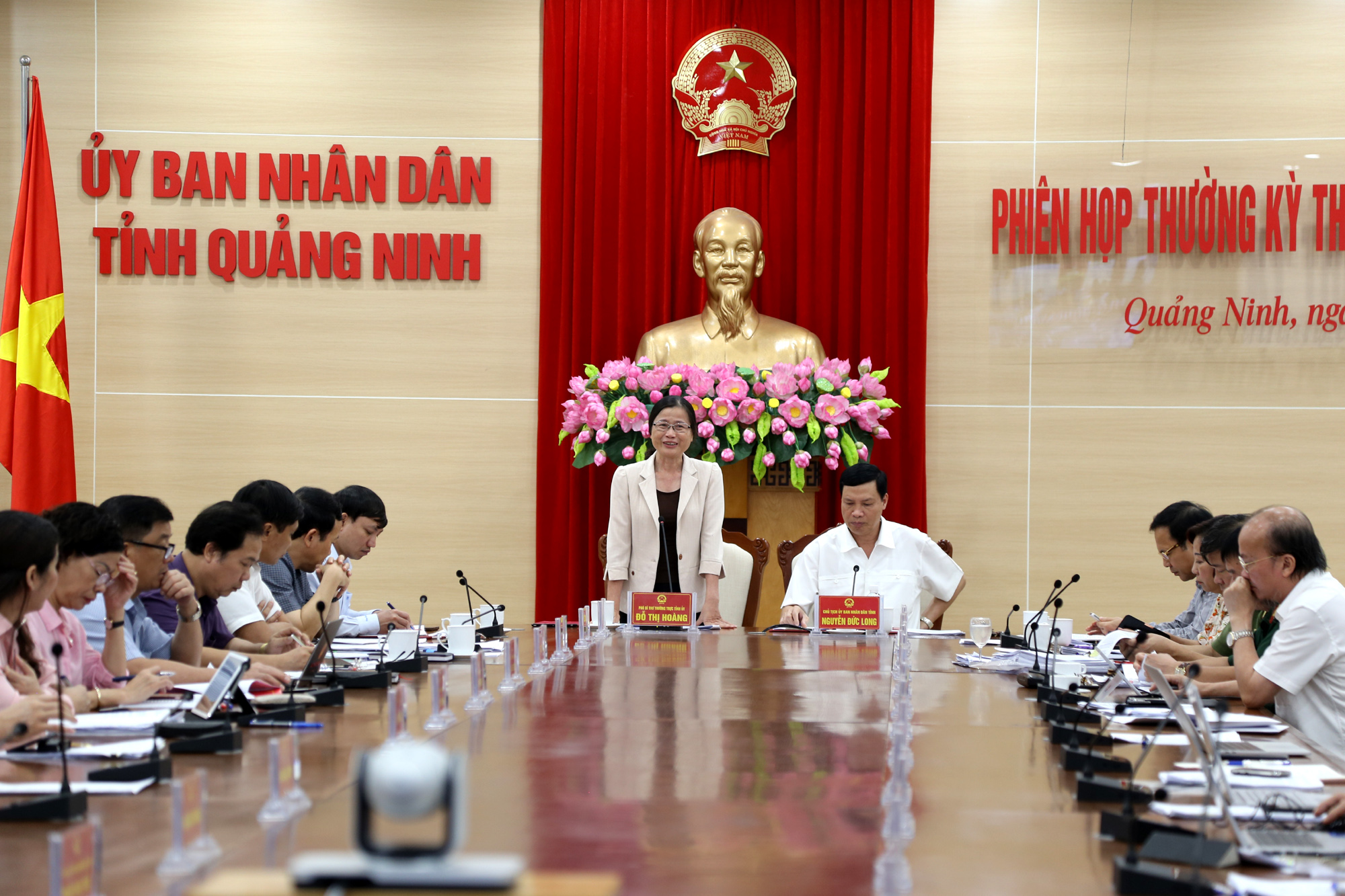 Đồng chí Đỗ Thị Hoàng, Phó Bí thư Thường trực Tỉnh ủy, phát biểu tại phiên họp.