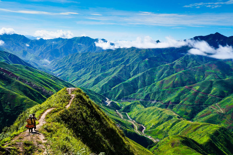 3. Việt Nam Việt Nam là đất nước châu Á duy nhất có mặt trong xếp hạng này. Theo TripAdvisor, vị trí thứ ba thuộc về Việt Nam, đất nước Đông Nam Á nổi tiếng với những thành phố nhộn nhịp, các món ăn ngon và bờ biển tuyệt đẹp. Ảnh: Gio Nui.