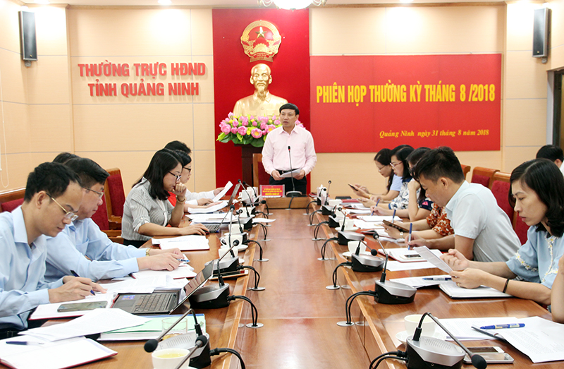 Quang cảnh phiên họp thường kỳ tháng 8. 