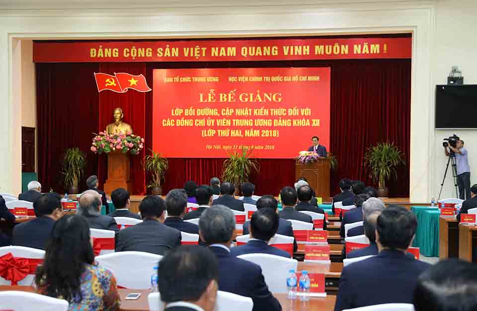 Quang cảnh buổi lễ bế giảng.