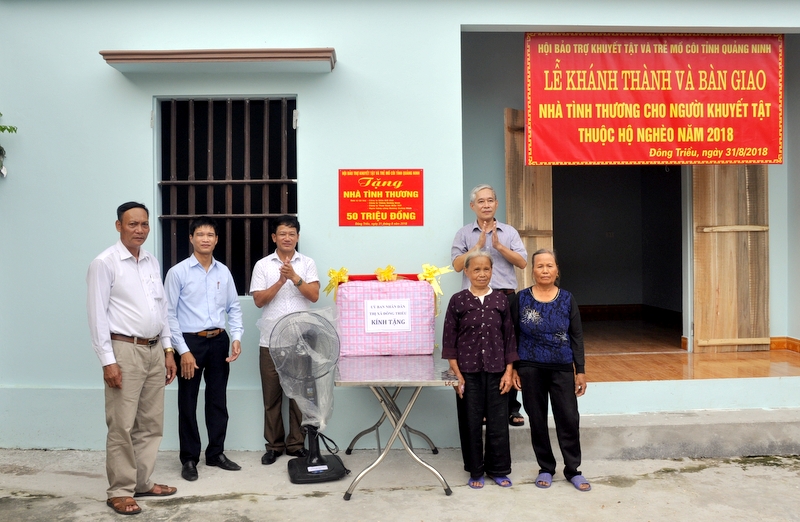 Hội Bảo trợ người tàn tật và trẻ mồ côi tỉnh bàn giao nhà tình nghĩa cho gia đình bà Chu Thị Tuyên, thôn Phúc Đa, xã Tân Việt, Đông Triều.