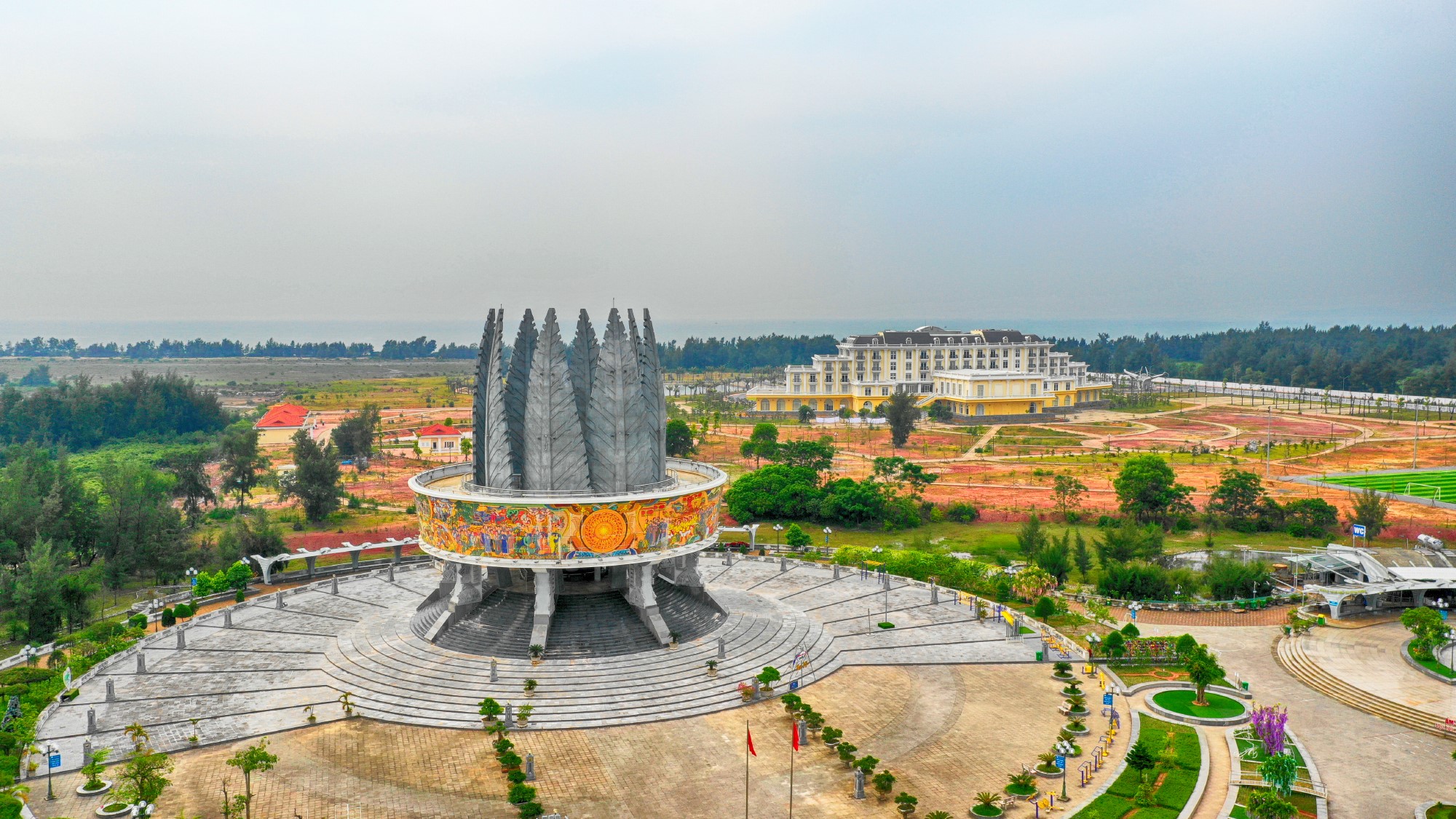 Cụm thông tin cổ động biên giới Sa Vĩ là điểm đến du lịch văn hóa không thể thiếu trong hành trình khám phá thành phố địa đầu đất nước của du khách.