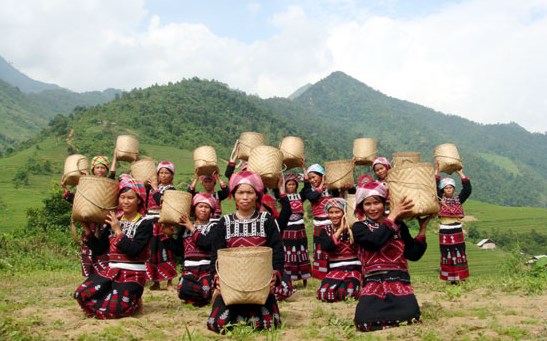 Lễ ăn cơm mới của người Xa Phó ở Sapa. (Nguồn: dulichsapa365.vn)