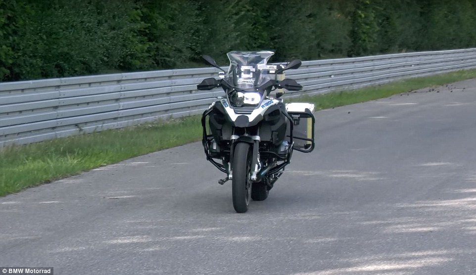 Phiên bản xe máy tự lái R1200GS của hãng BMW. Ảnh: BMW Motorrad
