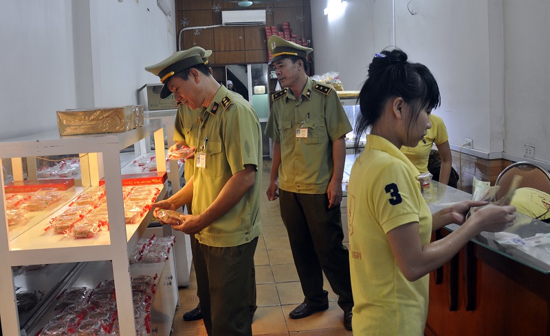 Tăng cường kiểm tra các cơ sở sản xuất, kinh doanh bánh trung thu tại địa phương.