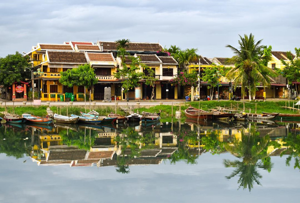 Hội An nằm bên bờ bắc hạ lưu sông Thu Bồn, một dòng sông quan trọng cả trong đời sống vật chất lẫn tinh thần của người dân xứ Quảng. Một nhánh nhỏ của đoạn sông Thu Bồn chảy qua Hội An được gọi là sông Hoài, nên có lẽ vì thế nơi đây còn được nhắc đến với danh xưng Hoài Phố. Ảnh: @ng_hieulong.