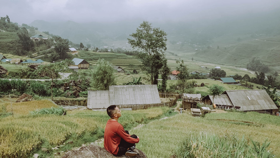 Để ngắm những ruộng lúa chín của Sa Pa, khách du lịch phải đi sâu vào các bản như bản Lao Chải, bản Tả Van, bản Hồ, bản Thanh Phú, bản Nậm Sài, bản Nậm Cang, bản Dền, bản Y Lình Hồ... Một trong những bản có nhiều thửa ruộng bậc thang đẹp mê hồn cho các tín đồ 