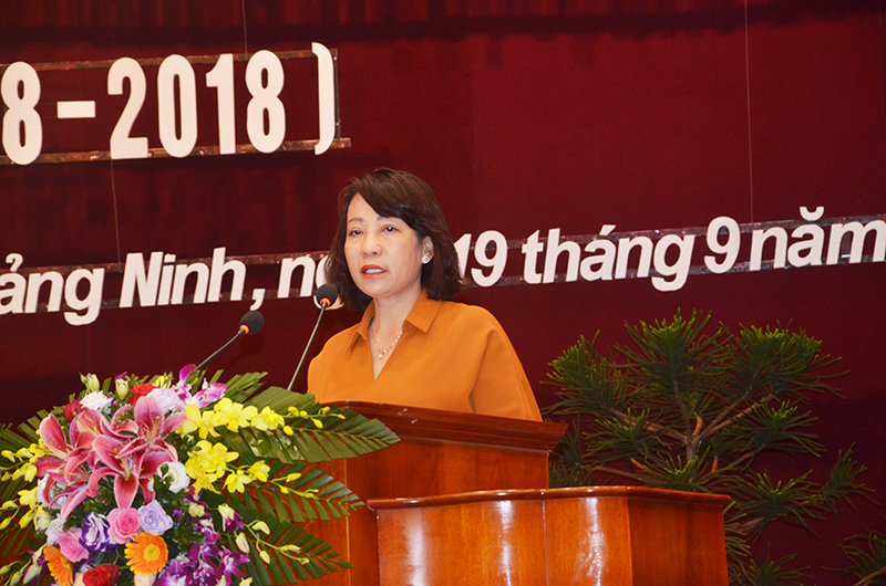 Đồng chí Vũ Thị Thu Thủy, Phó Chủ tịch UBND tỉnh phát biểu tại Hội nghị.