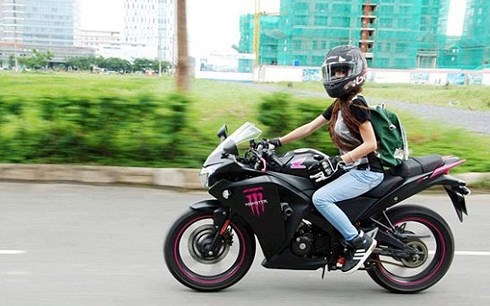 Xe gắn máy 175 cm3 trở lên chỉ cần làm thủ tục nhập khẩu tại cơ quan hải quan theo quy định hiện hành. (Ảnh minh họa: KT)