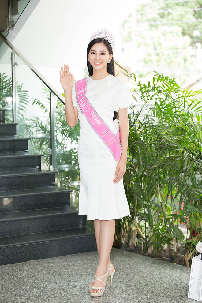 Hoa hậu Trần Tiểu Vy với nụ cười rạng rỡ
