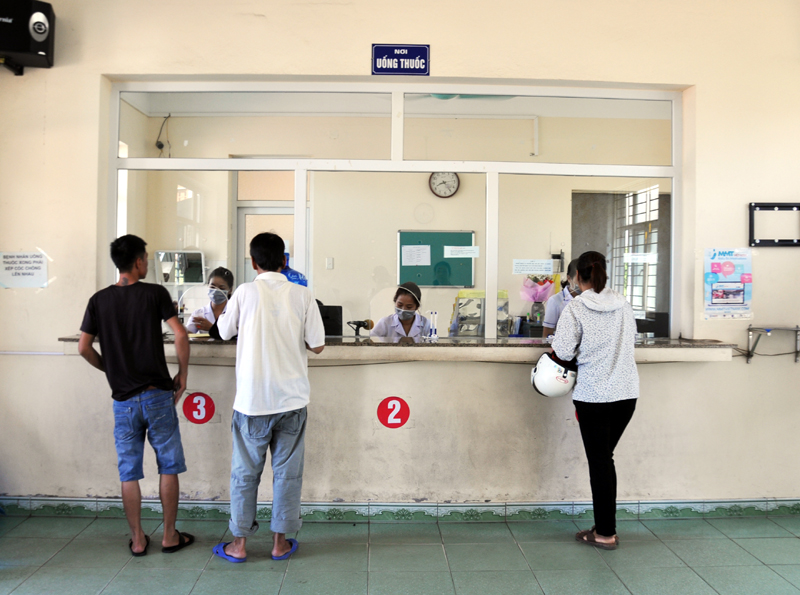 Người nghiện ma tuý tham gia điều trị nghiện các chất dạng Opiat bằng chất thay thế Methadone tại cơ sở điều trị Methadone Cẩm Phả. (Ảnh: Phương Thúy)