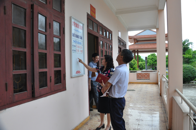  Đoàn kiểm tra công tác tiếp công dân, giải quyết KNTC của tỉnh ngày 21/8/2018 đã đánh giá cao kết quả tiếp công dân của xã Việt Dân (TX Đông Triều). Ảnh: Cẩm Nang.