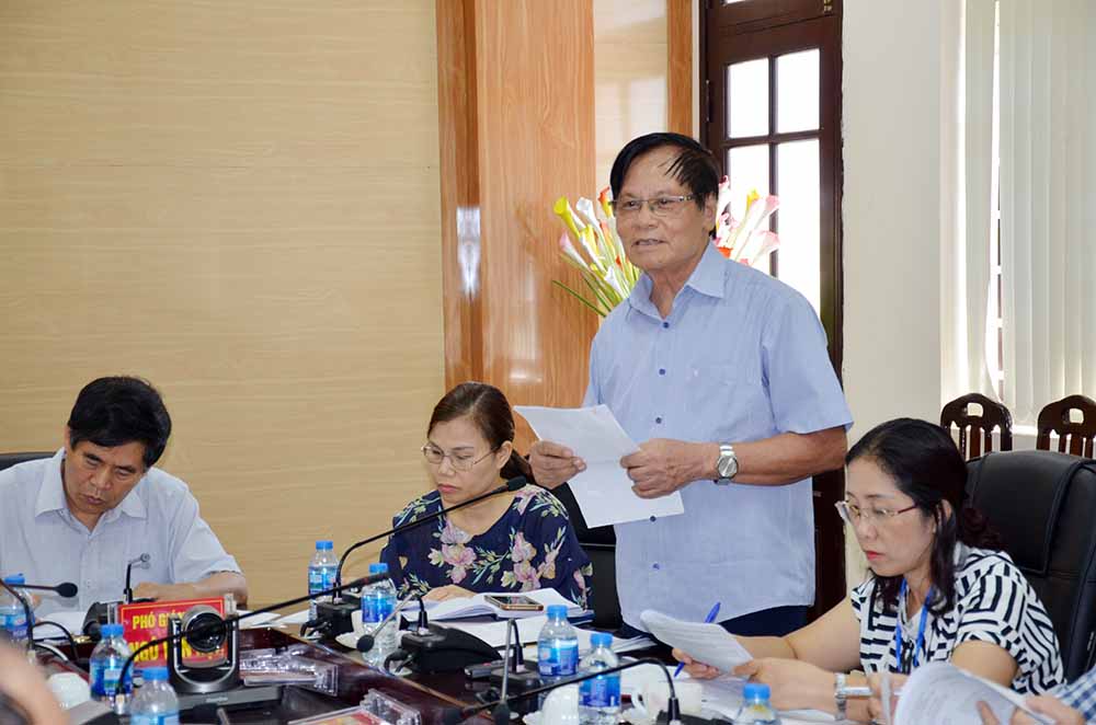 Lãnh đạo Hội Khuyến học tỉnh phát biểu tại cuộc họp