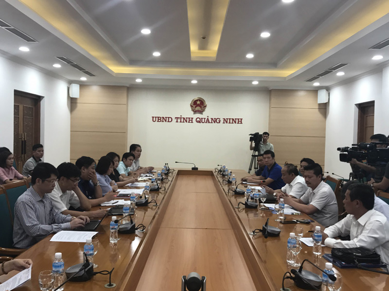 Quang cảnh buổi làm việc 