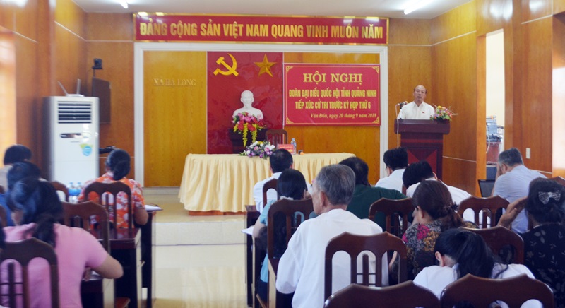 Quang cảnh tại hội nghị tiếp xúc cử tri.