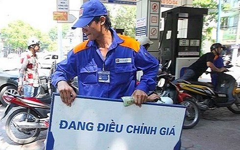 Ủy ban Thường vụ QH biểu quyết tăng thuế môi trường với xăng từ đầu năm 2019 (Ảnh minh họa, nguồn Internet)