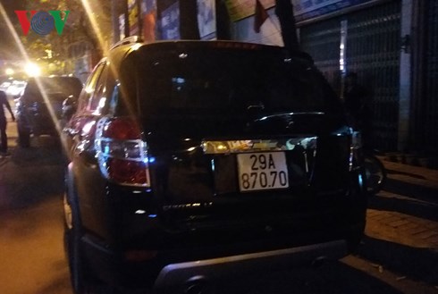 Xe của các đối tượng cướp bỏ lại khi chạy trốn.