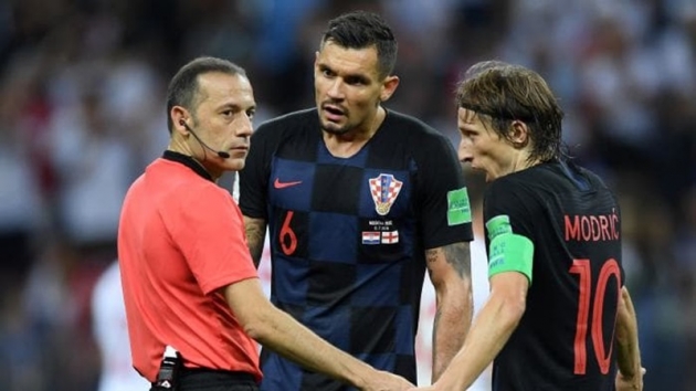  Dejan Lovren (trái) và Luka Modric đang phải đối mặt với án phạt tù có thể kéo dài đến 5 năm.