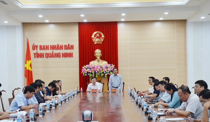 Quang cảnh buổi làm việc.
