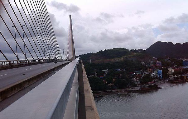 Hiện trường nơi thanh niên 16 tuổi đã nhảy cầu tự tử.
