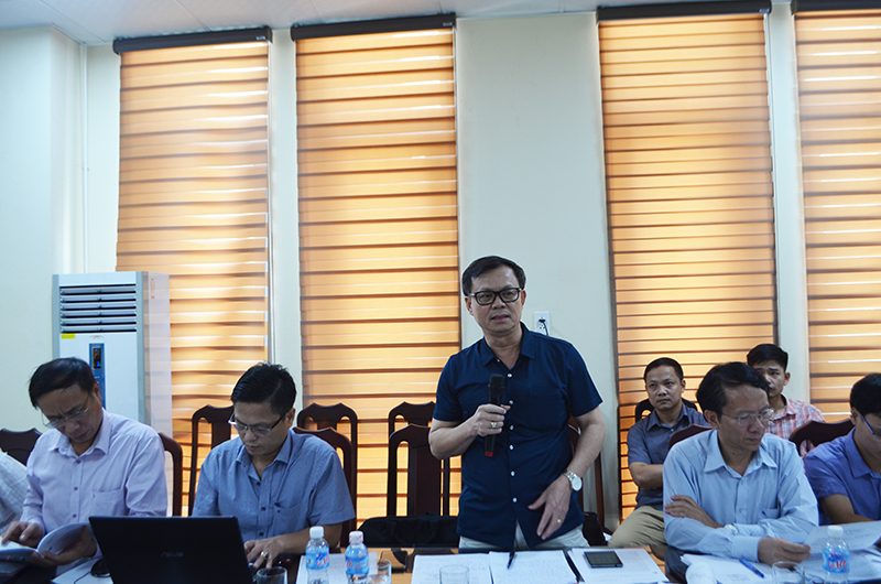 Đại diện Sở Tài nguyên-Môi trường phát biểu làm rõ một số thông tin, quy định pháp luật về quản lý đất đai
