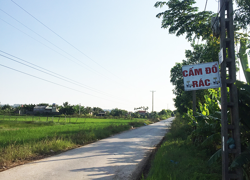 Tuyến đường Rốc Đông-Bến Thóc, xã Sông Khoai trước kia là “điểm nóng” rác thải thì nay đã không còn. Ảnh: Thanh Hoa
