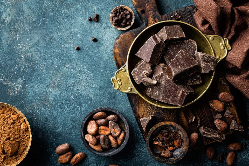 Thị trấn Gruyeres: Ngoài đồng hồ, điều tạo nên thương hiệu của Thụy Sĩ chính là chocolate và phô mai. Hãy đến thăm Gruyeres - thị trấn xinh đẹp có từ thời trung cổ để khám phá xưởng sản xuất, tìm hiểu lịch sử, bí quyết cho ra đời loại phô mai thượng hạng. Thị trấn nhỏ nằm dưới rặng Alpes hùng vĩ này từ lâu đã trở thành niềm tự hào khi xây dựng nên thương hiệu phô mai nổi tiếng mang tên thị trấn.