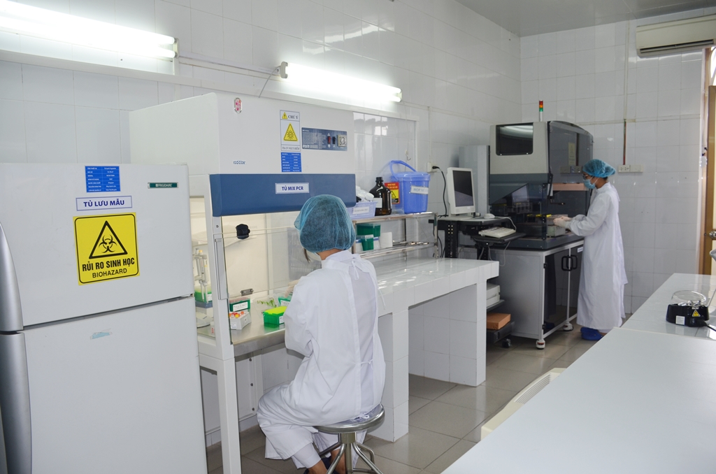 Bệnh viện đầu tư nhiều máy xét nghiệm hiện đại, ngang tầm tuyến trung ương.