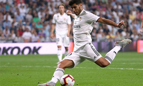 Cú sút chân trái sở trường của Asensio giải cứu Real khỏi một trận hòa.