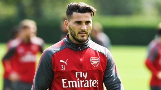  Arsenal đón chào sự trở lại của "Hulk" Kolasinac.