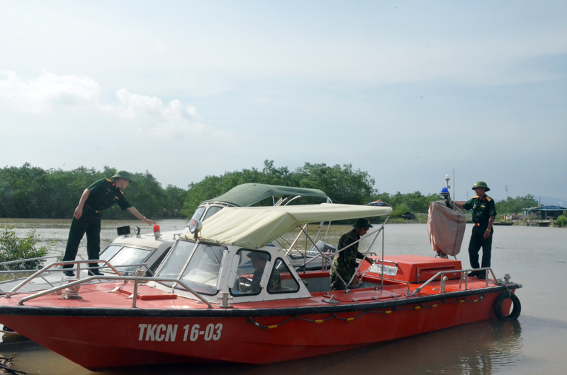CBCS Trung tâm TKCHCN TP Uông Bí kiểm tra phương tiện sẵn sàng thực hiện nhiệm vụ