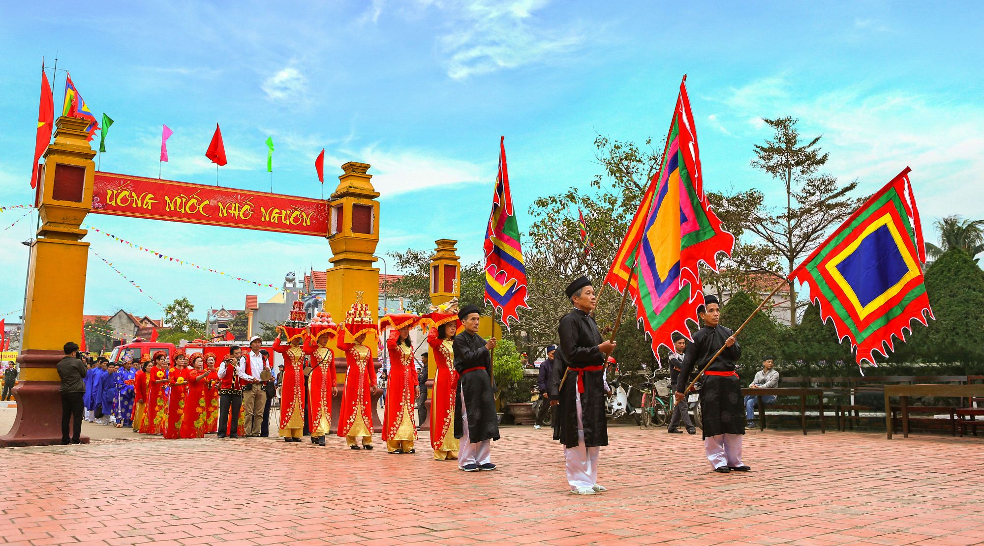 Tiến vào miếu đường