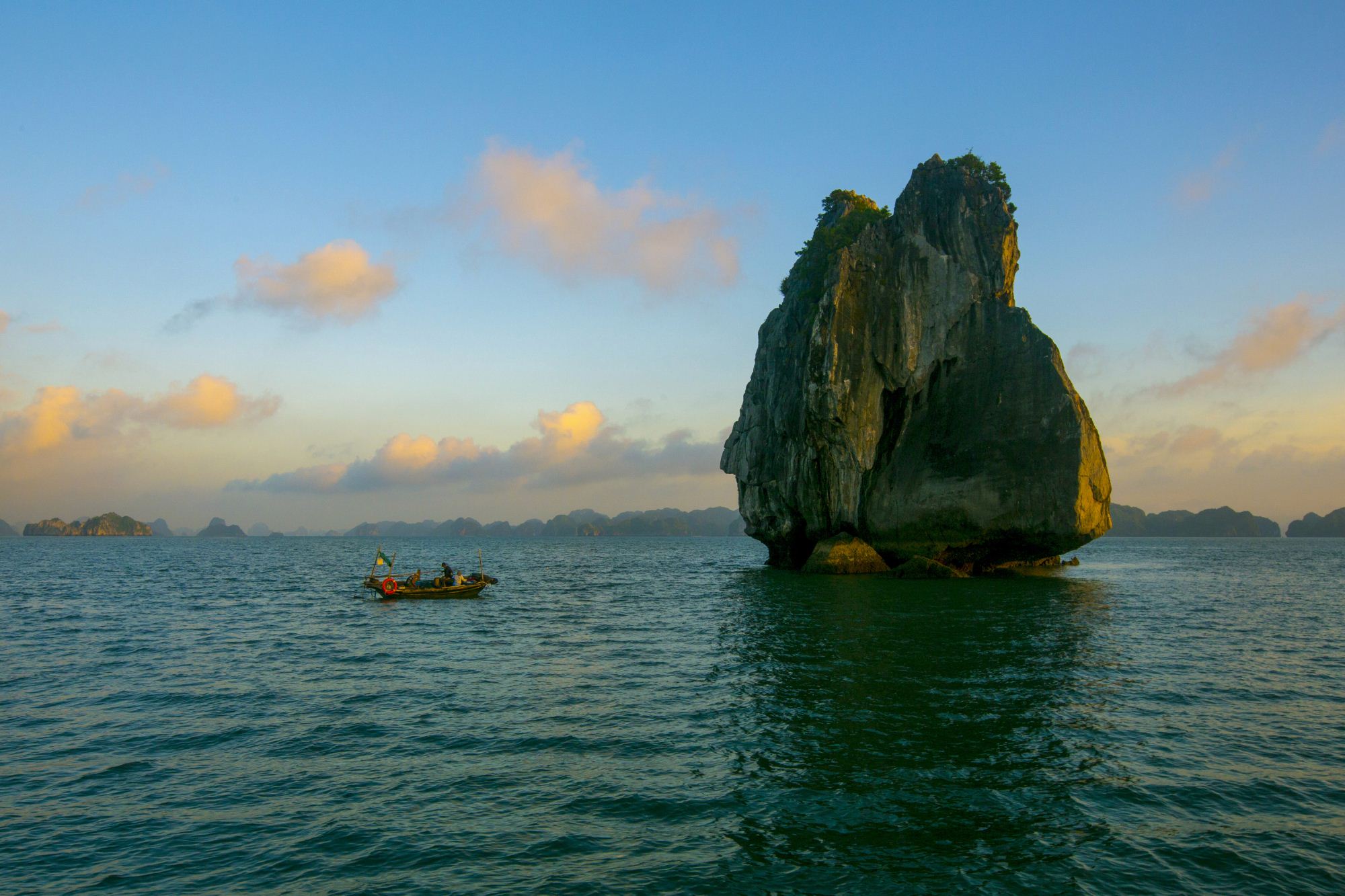 Bình Minh Hạ Long