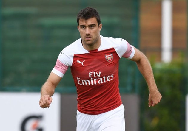  Sokratis đã dính chấn thương trong cuộc đối đầu với Everton.
