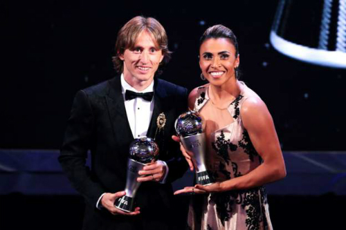 Modric và Marta là hai cầu thủ giành giải The Best cho nam và nữ. Ảnh: FIFA.