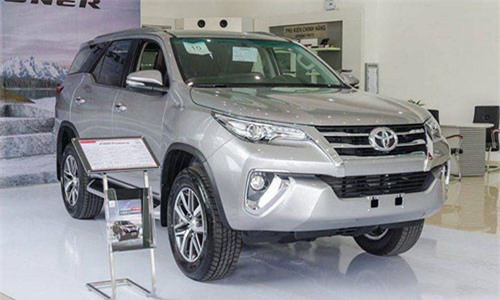 Toyota Fortuner máy dầu, số sàn vẫn được ưa chuộng nhất Việt Nam.
