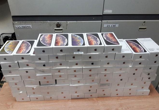 Một phần lô hàng iPhone XS bị tạm giữ. Ảnh: Hải quan.