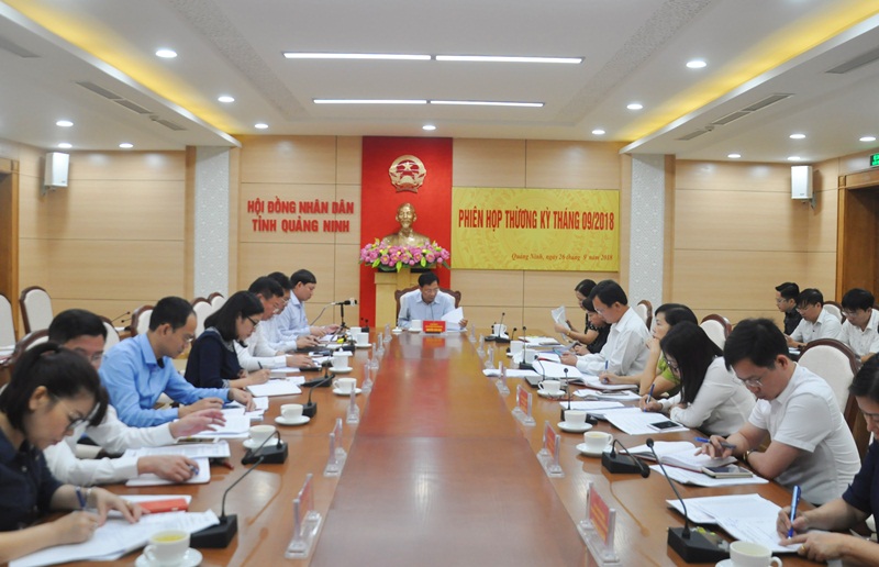 Quang cảnh cuộc họp.
