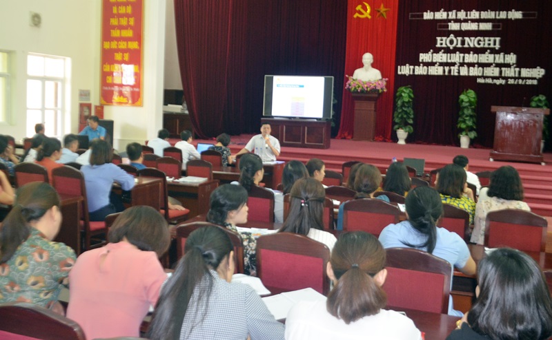 Quang cảnh tại hội nghị phổ biến Luật BHXH, BHYT, BHTN.