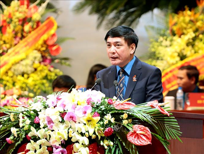 Đồng chí Bùi Văn Cường, Ủy viên Trung ương Đảng, Chủ tịch Tổng Liên đoàn Lao động Việt Nam khóa XII, nhiệm kỳ 2018-2023 phát biểu bế mạc Đại hội. Ảnh: TTXVN