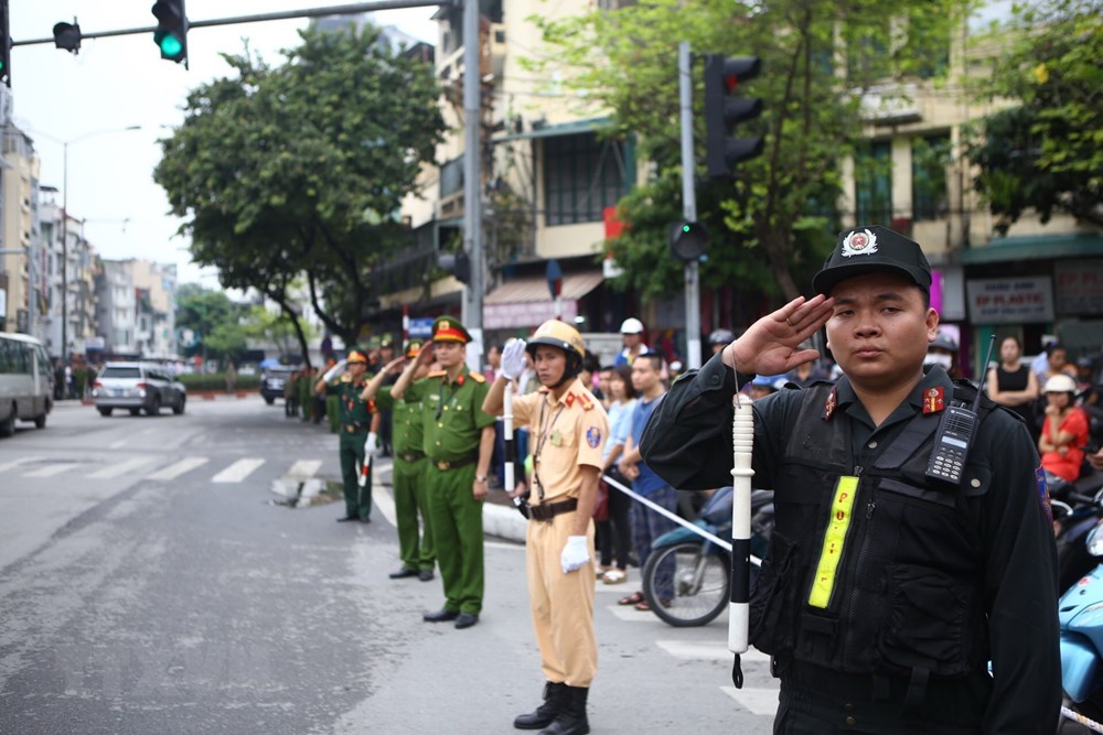 5 / 11 Các chiến sỹ công an thành phố Hà Nội tiễn biệt Chủ tịch nước Trần Đại Quang. (Ảnh: Minh Quyết/TTXVN)