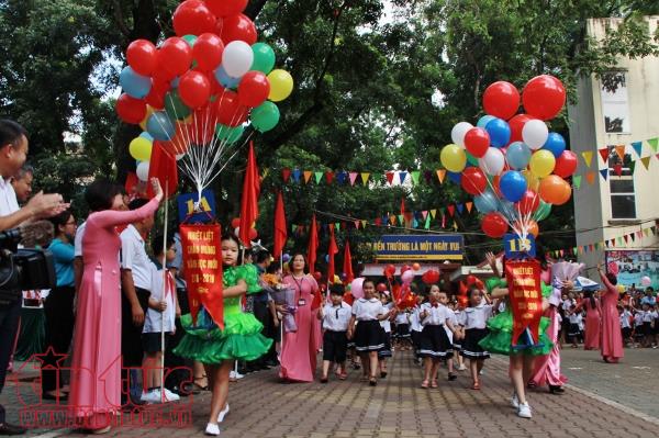 Khi có SGK mới, các nhà trường, giáo viên, học sinh và phụ huynh tìm hiểu, dạy học thử nghiệm để từ đó lựa chọn bộ sách phù hợp nhất.