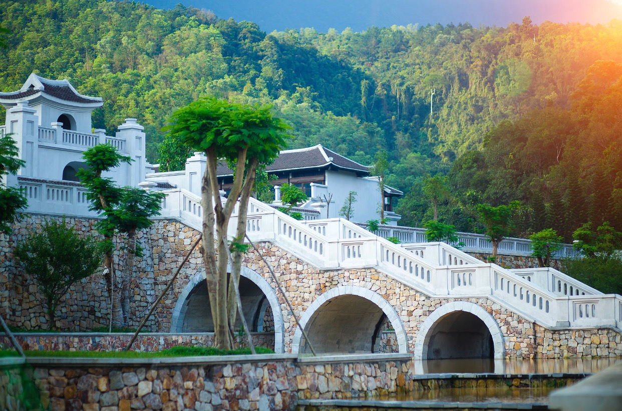 Uông Bí khánh thành đưa vào khai thác dịch vụ Khách sạn Legacy Yen Tu Mgallery by Sofitel là khách sạn tương đương 5 sao sang trọng 