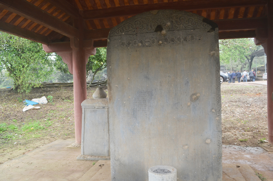 Văn bia ở chùa Quỳnh Lâm.